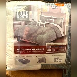 True North Ultra Mink to Sherpa Full/Queen Comforter Set -Houndstooth Check Grey